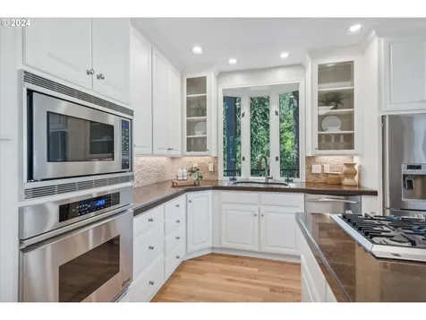 15459 Village Drive Lake Oswego OR 97034