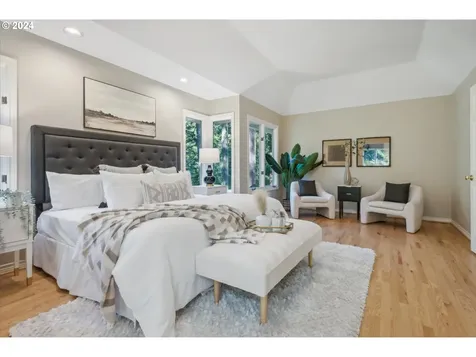 15459 Village Drive Lake Oswego OR 97034