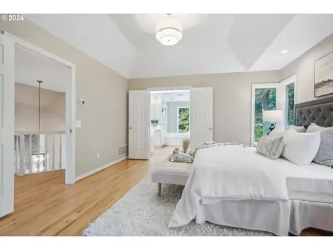 15459 Village Drive Lake Oswego OR 97034