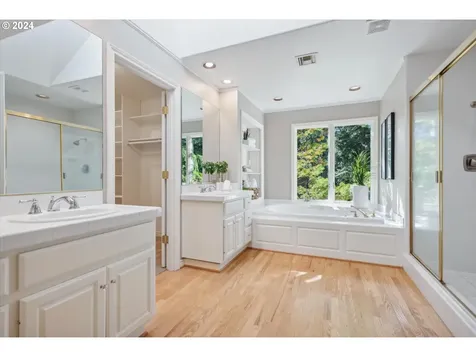 15459 Village Drive Lake Oswego OR 97034