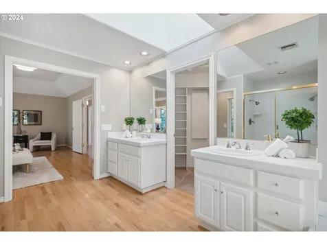 15459 Village Drive Lake Oswego OR 97034