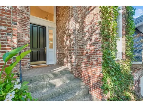15459 Village Drive Lake Oswego OR 97034