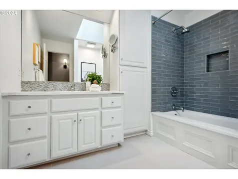 15459 Village Drive Lake Oswego OR 97034