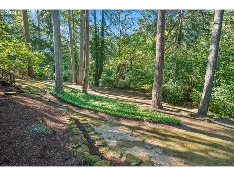 15459 Village Drive Lake Oswego OR 97034
