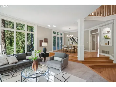 15459 Village Drive Lake Oswego OR 97034
