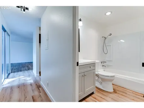2225 Hawkins Lane Eugene OR 97405