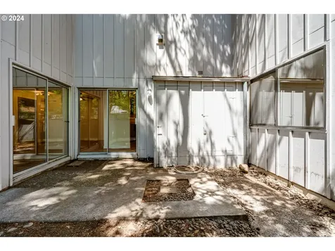 2225 Hawkins Lane Eugene OR 97405