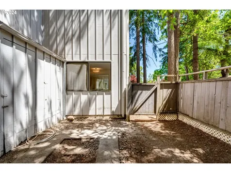 2225 Hawkins Lane Eugene OR 97405