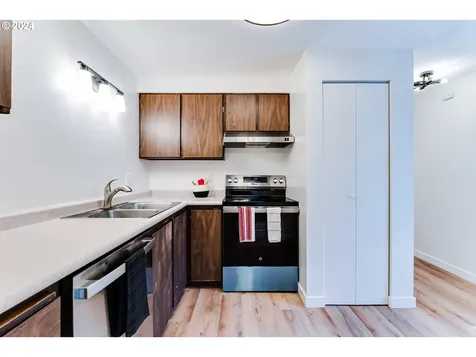 2225 Hawkins Lane Eugene OR 97405
