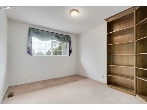 28794 Hillaire Street Eugene OR 97402