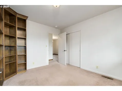 28794 Hillaire Street Eugene OR 97402