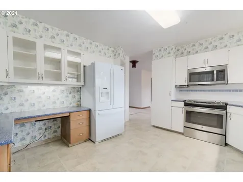 28794 Hillaire Street Eugene OR 97402
