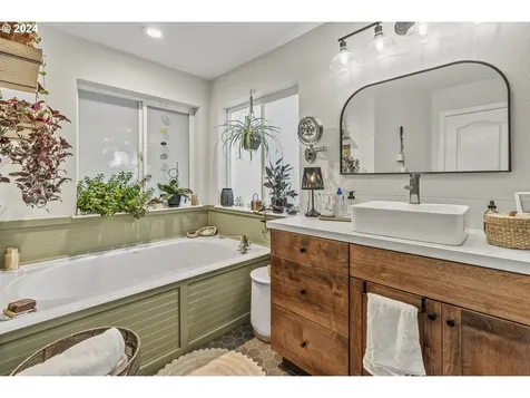 490 Apple Lane Kelso WA 98626