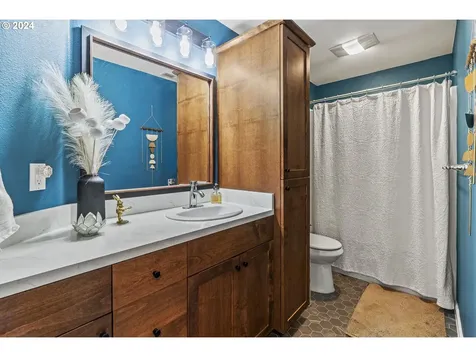 490 Apple Lane Kelso WA 98626