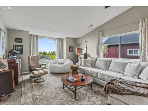 490 Apple Lane Kelso WA 98626