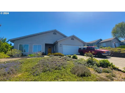 1865 Garfield Street North Bend OR 97459