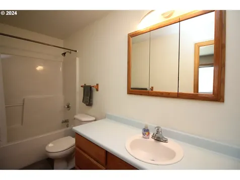 1865 Garfield Street North Bend OR 97459