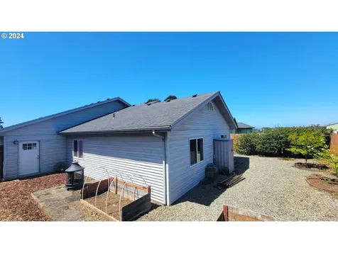 1865 Garfield Street North Bend OR 97459