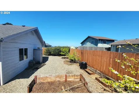 1865 Garfield Street North Bend OR 97459