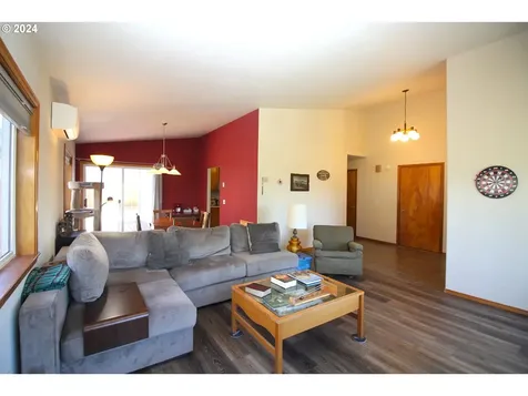1865 Garfield Street North Bend OR 97459