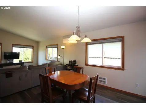 1865 Garfield Street North Bend OR 97459