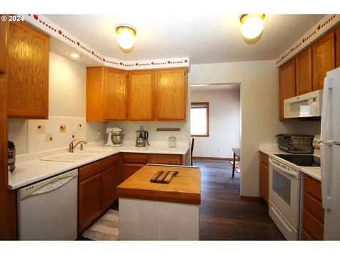 1865 Garfield Street North Bend OR 97459
