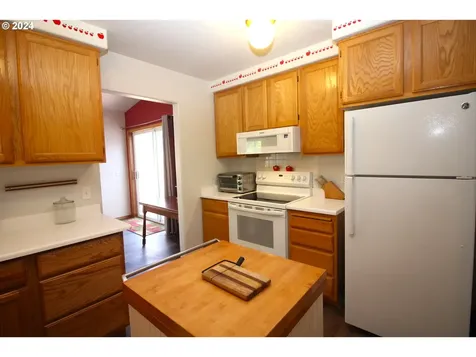 1865 Garfield Street North Bend OR 97459