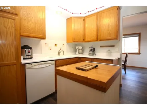 1865 Garfield Street North Bend OR 97459