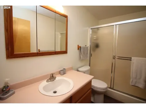 1865 Garfield Street North Bend OR 97459