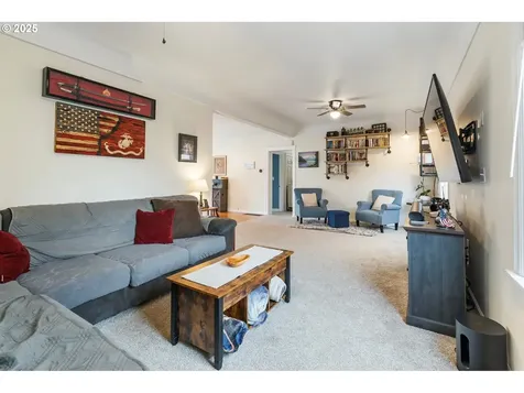 19204 Cokeron Drive Oregon City OR 97045