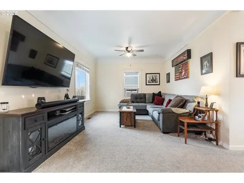 19204 Cokeron Drive Oregon City OR 97045