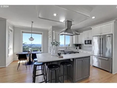 1939 NW Jasmine Lane Portland OR 97229