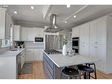 1939 NW Jasmine Lane Portland OR 97229