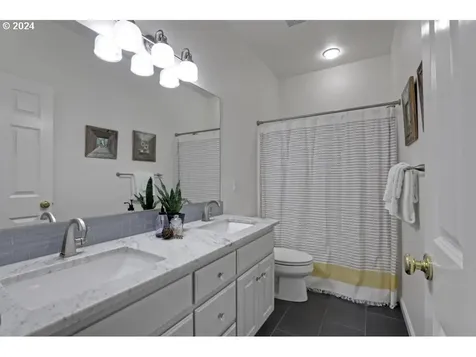 1939 NW Jasmine Lane Portland OR 97229