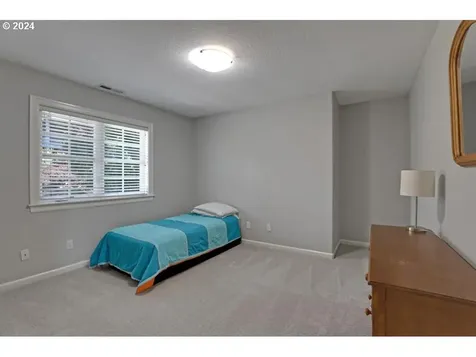 1939 NW Jasmine Lane Portland OR 97229