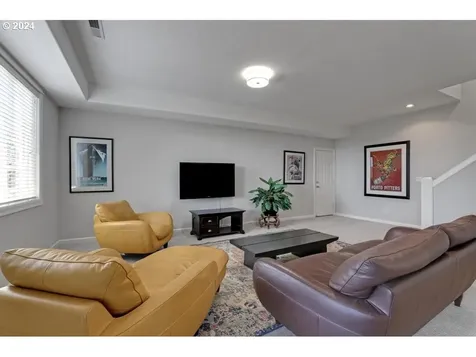 1939 NW Jasmine Lane Portland OR 97229