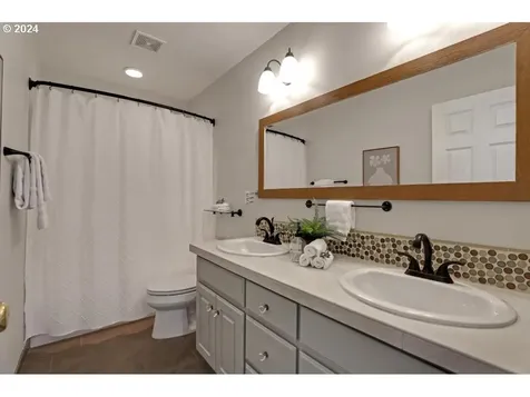 1939 NW Jasmine Lane Portland OR 97229