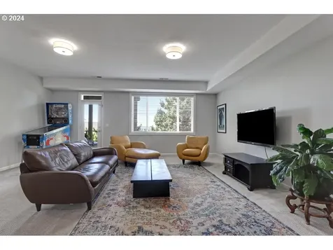 1939 NW Jasmine Lane Portland OR 97229