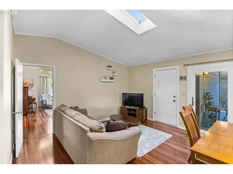 990 Garfield Street Woodburn OR 97071