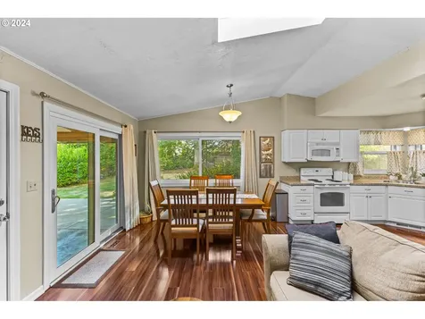990 Garfield Street Woodburn OR 97071