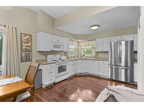 990 Garfield Street Woodburn OR 97071