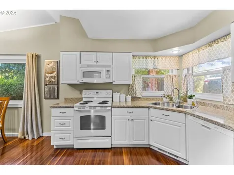 990 Garfield Street Woodburn OR 97071