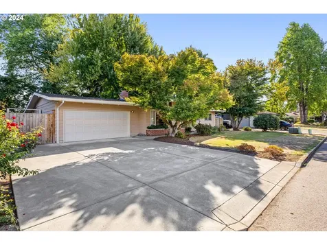 990 Garfield Street Woodburn OR 97071