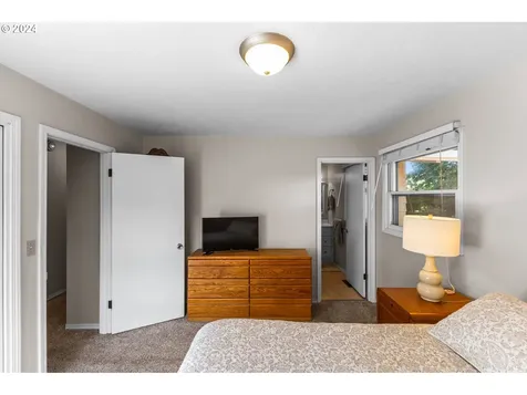 990 Garfield Street Woodburn OR 97071