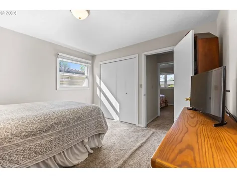 990 Garfield Street Woodburn OR 97071