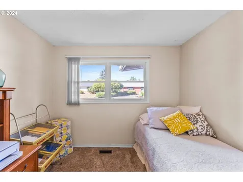 990 Garfield Street Woodburn OR 97071