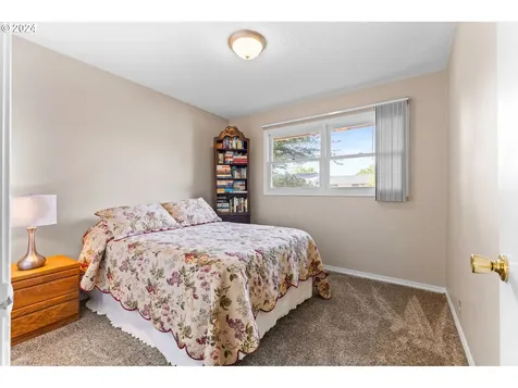 990 Garfield Street Woodburn OR 97071