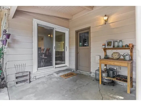 990 Garfield Street Woodburn OR 97071