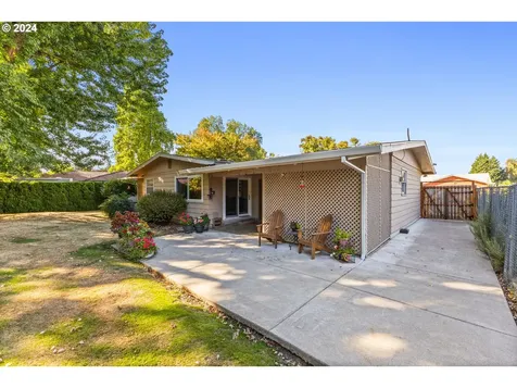 990 Garfield Street Woodburn OR 97071