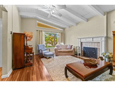 990 Garfield Street Woodburn OR 97071